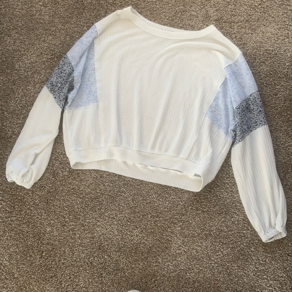 Long sleeve shirt.
